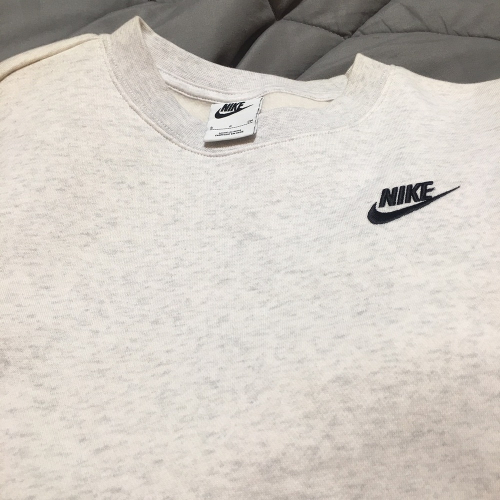 Nike Women's Light Heather Gray Crewneck Sweatshirt with Navy Logo size Small